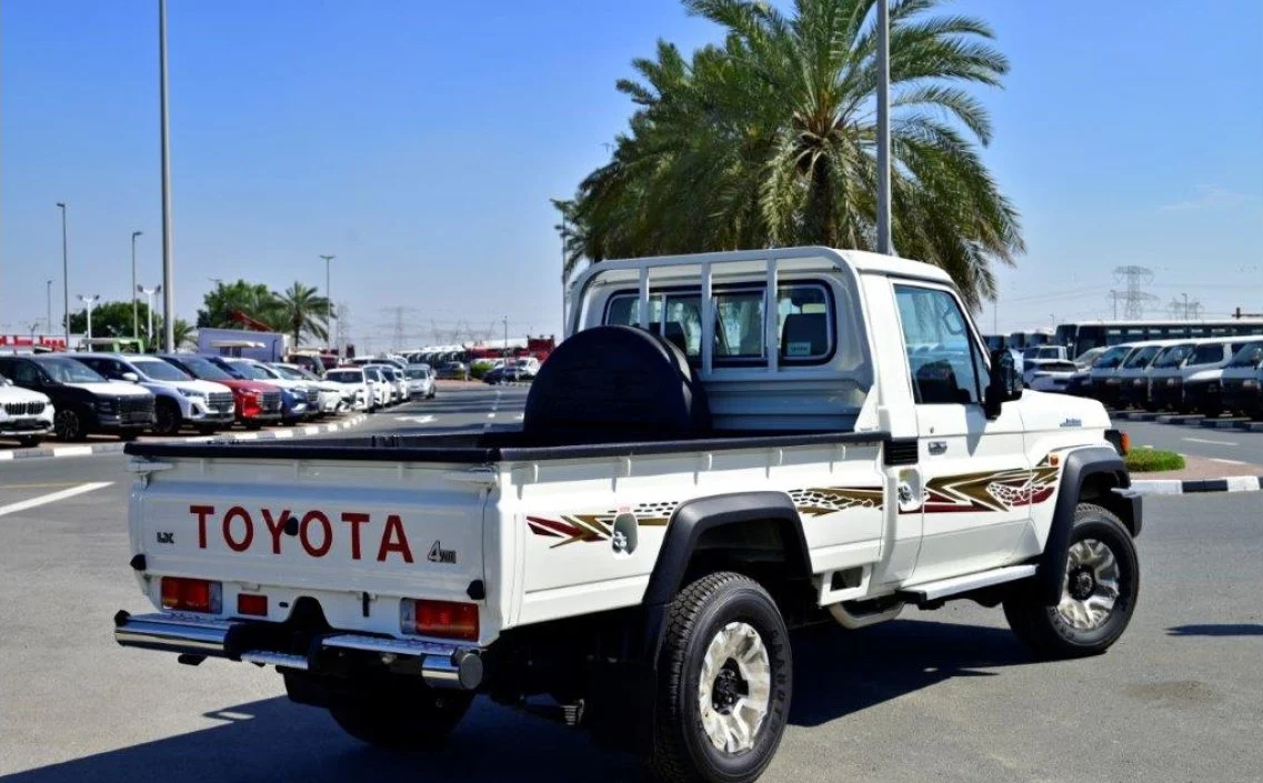 Toyota Land Cruiser Pick Up Single Cab 2.8L 4WD Automatic - Image 2