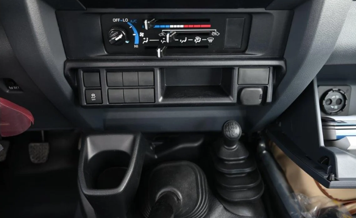 Toyota Land Cruiser Pick Up Single Cab 2.8L 4WD Automatic - Image 11