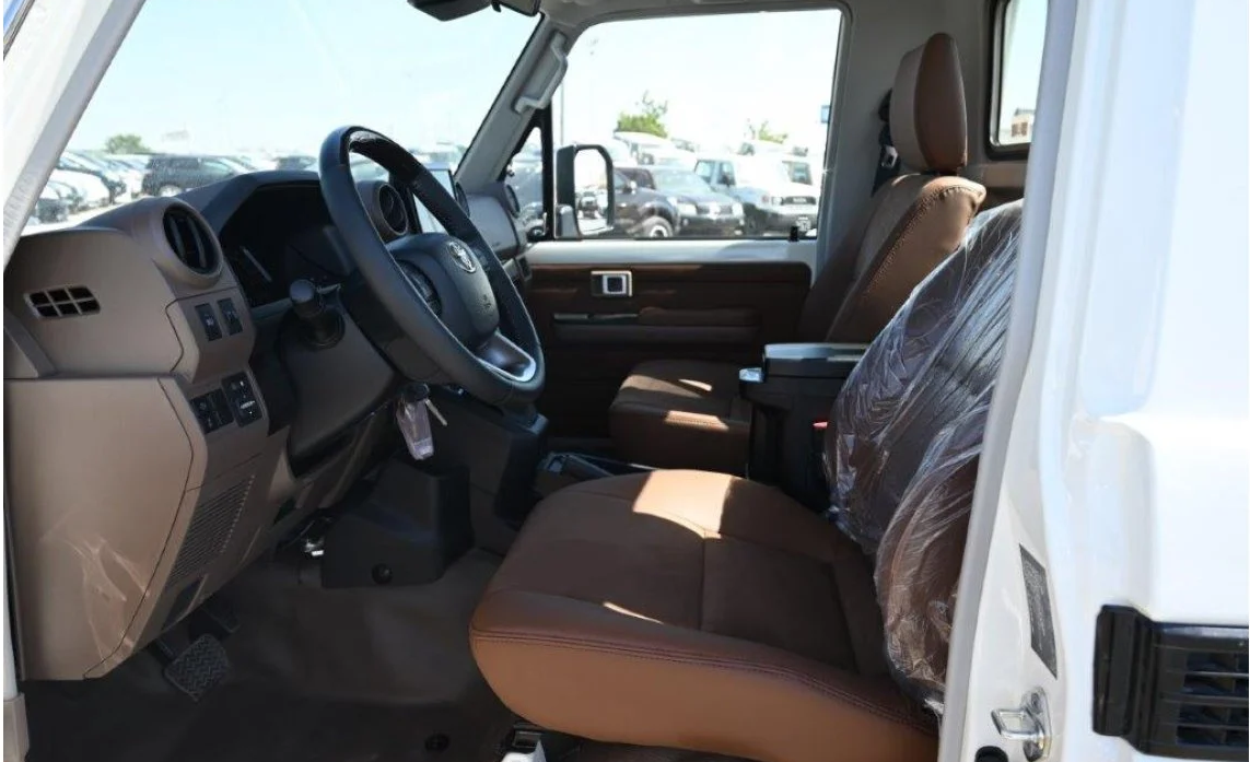 Toyota Land Cruiser Pick Up Single Cab 2.8L 4WD Automatic - Image 5