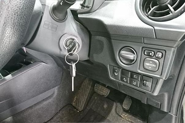 TOYOTA COROLLA AXIO 4WD 1.5X 2018 - Image 9