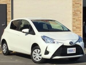 TOYOTA VITZ 2017