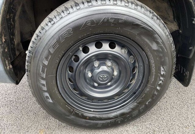 TOYOTA HILUX MANUAL DIESEL 2020 LHD - Image 10