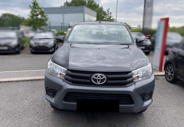 TOYOTA HILUX MANUAL DIESEL 2020 LHD - Image 4