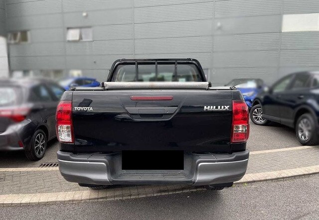 TOYOTA HILUX MANUAL DIESEL 2020 LHD - Image 3