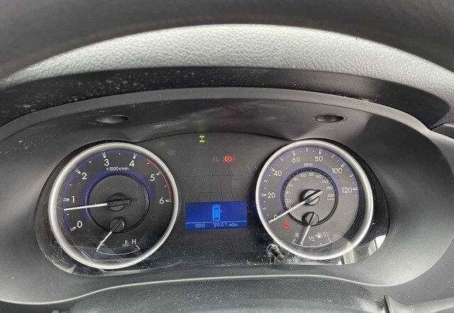 TOYOTA HILUX MANUAL DIESEL 2020 LHD - Image 6