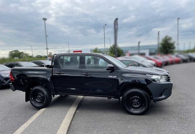 TOYOTA HILUX MANUAL DIESEL 2020 LHD - Image 5