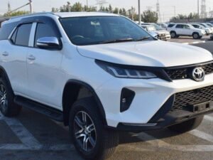 2019 TOYOTA FORTUNER White